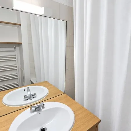 - Inout - 6 Beds Flat J-c4 *