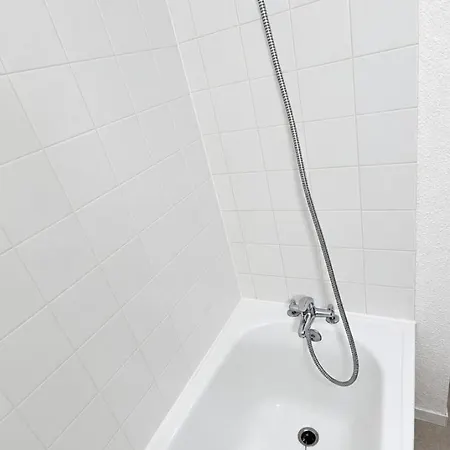 - Inout - 6 Beds Flat J-c4